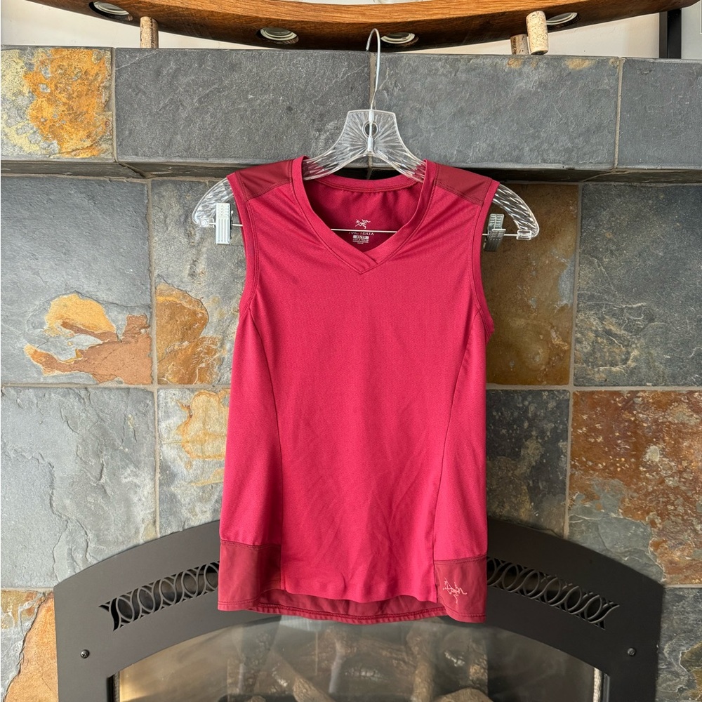 Arc’teryx Pinkish Red (cranberry) V Neck Active Tank Top XS stretchy sleeveless